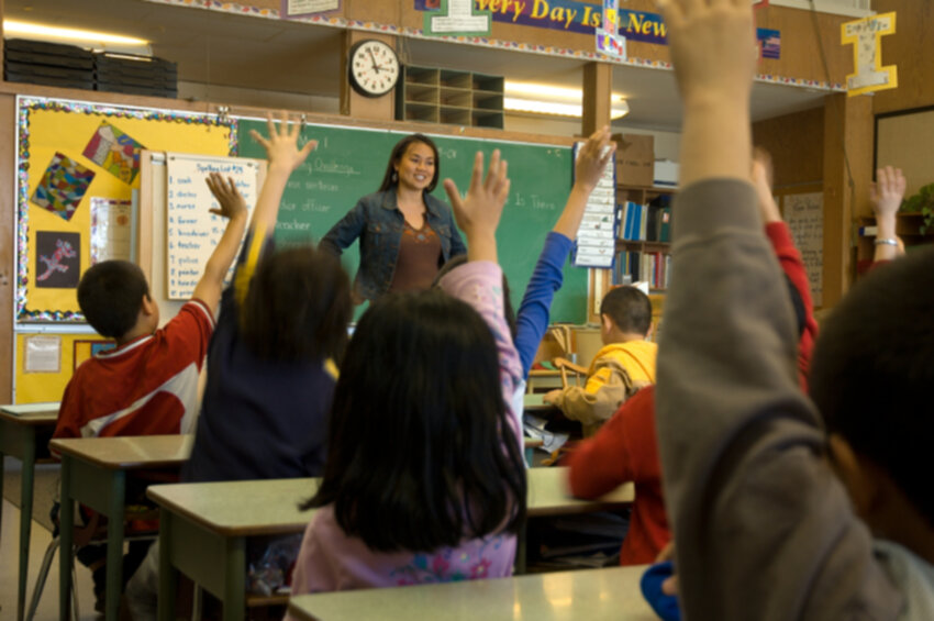 How can teachers help Hispanic parents